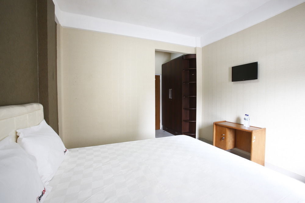 Reddoorz Near Cilandak Town Square Hotell Jakarta Exteriör bild